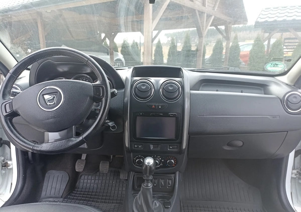 Dacia Duster cena 35500 przebieg: 102000, rok produkcji 2016 z Stronie Śląskie małe 154